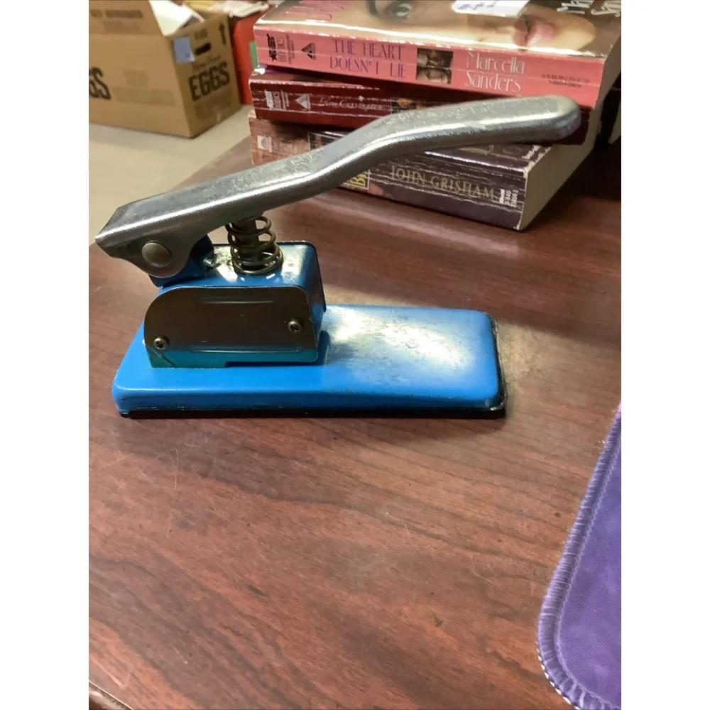 VINTAGE GRANTS STAPLELESS PAPER FASTENER